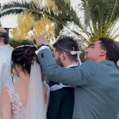 Ο Σάκης πάντρεψε στενό του φίλο & έγινε νονός στην κόρη του!