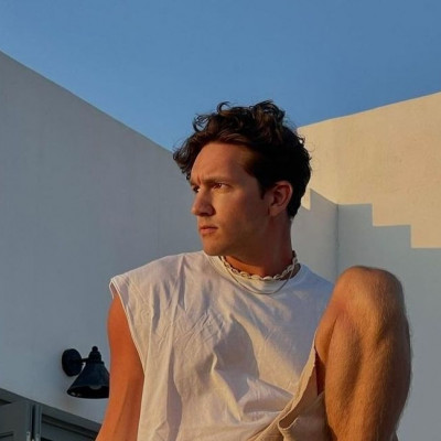 Προπόνηση για ένα ναυάγιο: Ο Μιχαήλ Ταμπακάκης κάνει πρόβα με βουτιές για τον σκοτεινό ρόλο του