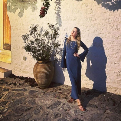 Η Ευγενία Νιάρχου κάνει διακοπές στην Ελλάδα και η summer γκαρνταρόμπα της είναι η απόλυτη έμπνευση