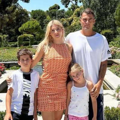 Χανταμπάκης – Πηλιάκη: Μάζεψαν αλάτι με τα παιδιά τους