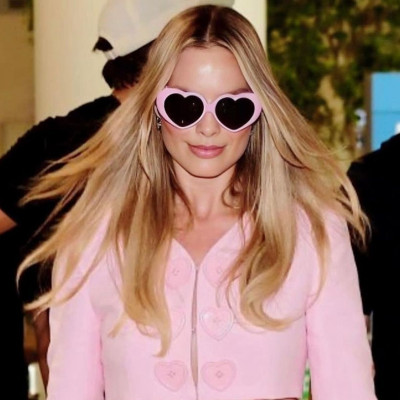 Barbie Bangs: Η νέα τάση στα μαλλιά που θα σε κάνει να μοιάζεις σαν την Barbie