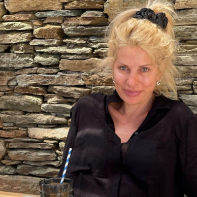 Μενεγάκη: Αυτό είναι το ησυχαστήριό της στην Άνδρο