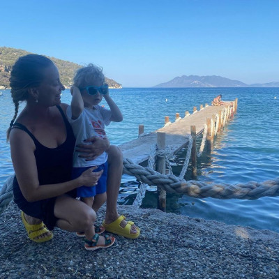 Η Λένα Δροσάκη ποζάρει με τον γιο της και αποδεικνύει πως «το αύριο της ανήκει» μετά τον χωρισμό