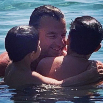 Λιάγκας: Ο γιος του, Γιάννης, κοντεύει να τον φτάσει σε ύψος!