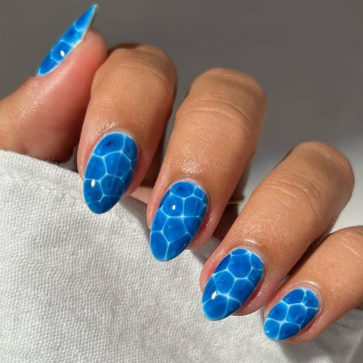 Pool nails; Κι όμως είναι το νέο trend στο manicure του καλοκαιριού
