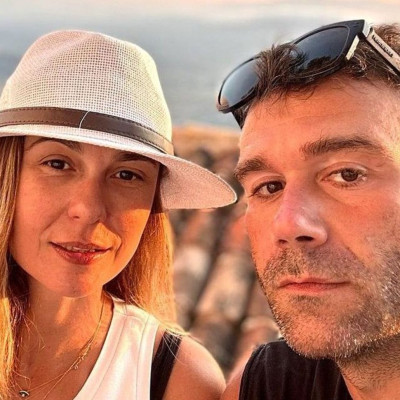 Ματίκα - Ιορδανίδης: Με τα παιδιά τους στους Αγίους Σαράντα