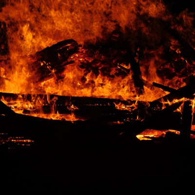 Τιτάνια μάχη με τις φλόγες δίνουν οι Πυροσβεστικές δυνάμεις στην Αλεξανδρούπολη