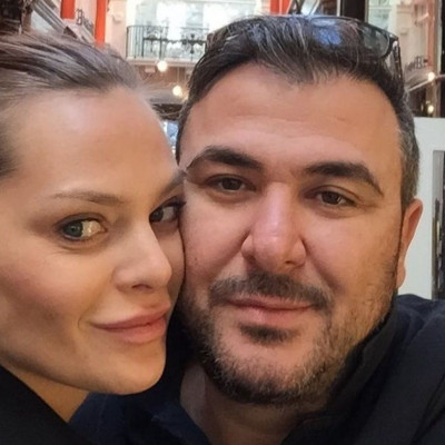 Ρέμος - Μπόσνιακ: Aγκαλιά με την κόρη τους στις διακοπές