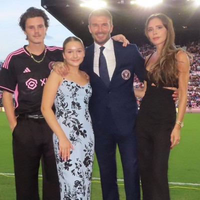 Η Harper Seven Beckham έγινε ξανθιά και όλοι βλέπουν στο πρόσωπό της μια μικρή Barbie