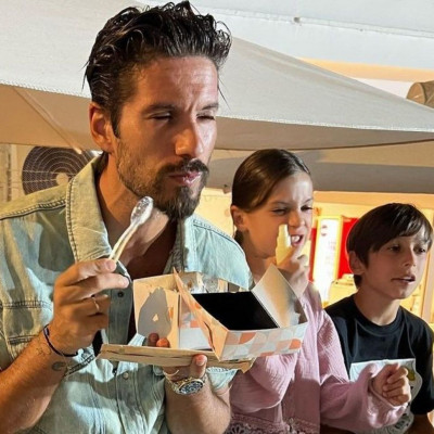 Καράβας- Ψαρρού: Φώτο από τις διακοπές τους με τα παιδιά στην Κύθνο