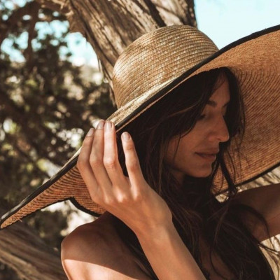 Ηλιάνα Παπαγεωργίου: Ποζάρει topless με μικροσκοπικό μπικίνι