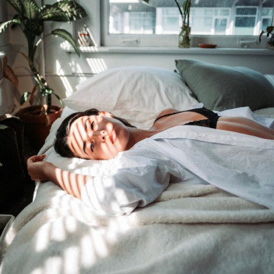 Οι ιδανικές ώρες ύπνου για την πρόληψη των ρυτίδων και ένας μεγάλος μύθος που καταρρίπτεται