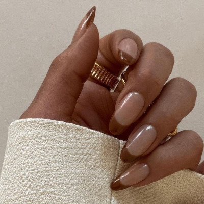 «Latte nails!» 6 manicure που θα σε κάνουν να υιοθετήσεις την hot τάση του φθινοπώρου