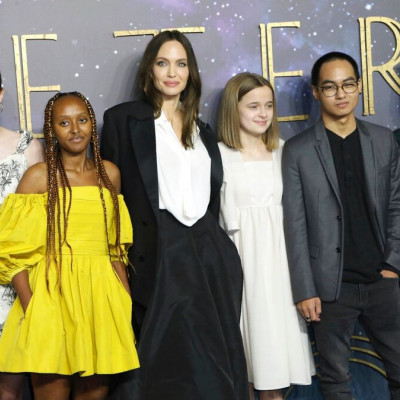 H 17χρονη Shiloh είναι ίδια η Angelina στην εφηβεία! Η εμφάνιση με ξυρισμένο κεφάλι και ροζ μαλλιά