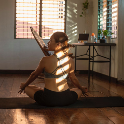 Αν δεν είσαι καθόλου fan του γυμναστηρίου, δοκίμασε το «cozy cardio» που προτείνουν οι Tik Tokers