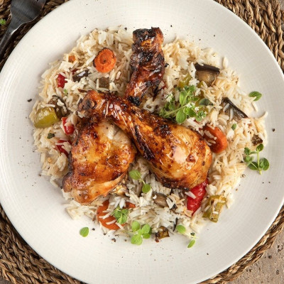 Άκης Πετρετζίκης: Κοπανάκια κοτόπουλου με λαχανικά στον φούρνο