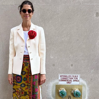 Είναι μία καρφίτσα με τριαντάφυλλα αρκετή για να απογειώσει το φθινοπωρινό styling; Είναι!