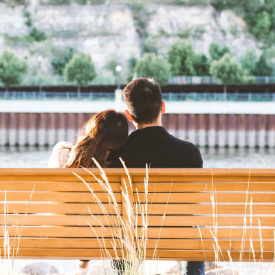 Αν σκέφτεσαι να «ενδώσεις» στο online dating αυτά είναι όλα όσα πρέπει να προσέξεις