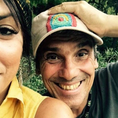 Η Κλέλια Ρένεση με νέο hair look στο πλευρό του αγαπημένου της συνοδοιπόρου, Manu Chao, στα Γιάννενα