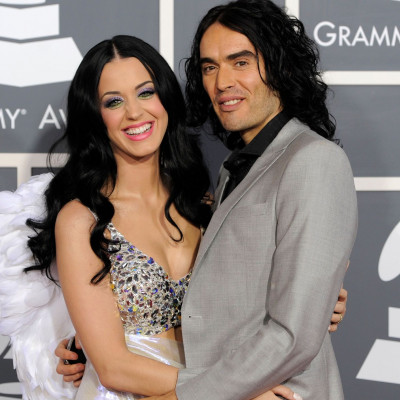 Ενώ η Katy Perry έκανε ένα deal εκατομμυρίων, ο πρώην σύζυγός της κατηγορείται για βιασμούς