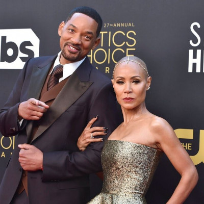 H Jada Pinkett Smith γιόρτασε τα 52α γενέθλιά της με νέο look και αισιοδοξία για την αλωπεκία