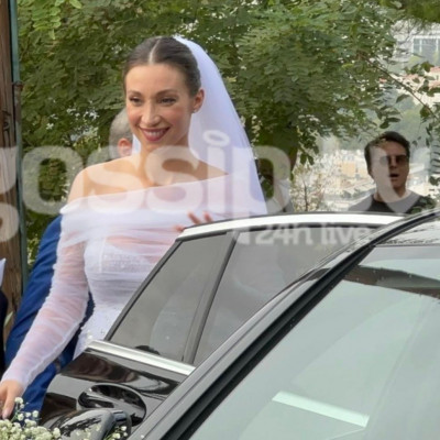 Γάμος Αγγελόπουλου-Βαμβακούση: Η άφιξη της νύφης