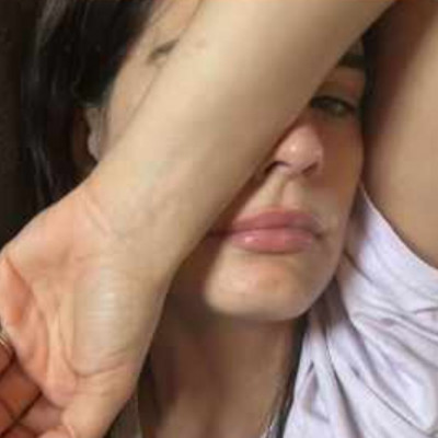 Χριστίνα Μπόμπα: Άβαφη, άυπνη και άρρωστη - Οι αναρτήσεις της