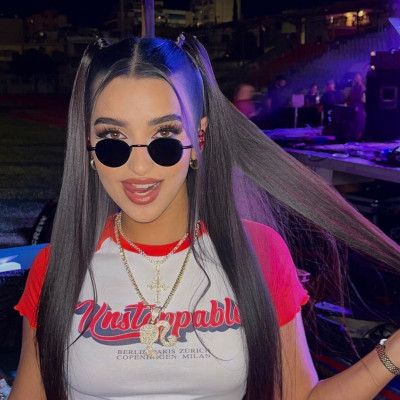 Τα κοτσιδάκια της Αναστασίας είναι η τέλεια επιλογή για τις βόλτες του ΣΚ (και όχι μόνο)