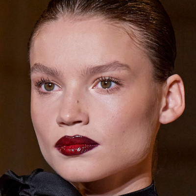 Το «cherry makeup» είναι το μακιγιάζ που επιλέγουν οι celebrities στις εμφανίσεις τους