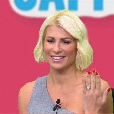 Παντρεύεται η Παπαδοπούλου: Το μονόπετρο & το unfollow στην Ελευθερίου