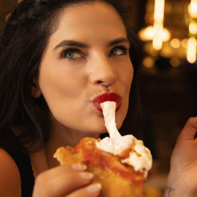 Χριστίνα Μπόμπα: Η φώτο με τις μουτζούρες στο πρόσωπό της