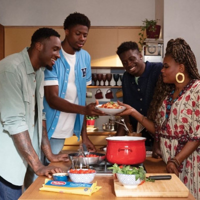 Το να μοιράζεσαι τις στιγμές σου, σε κάνει να νιώθεις γεμάτη και κάθε σου στιγμή, αξίζει