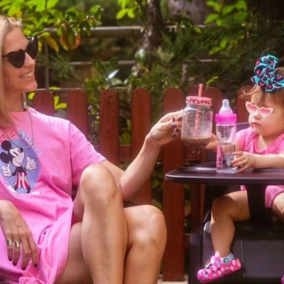 Μαντώ Γαστεράτου: Σπάνια στιγμιότυπα του συζύγου της με τα παιδιά τους