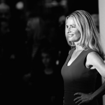 Η Elisabeth Shue γίνεται 60 ετών και ξέρει πολύ καλά πως η ομορφιά δεν έχει ηλιακά στεγανά