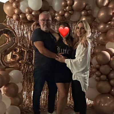 Λύρας-Ζήνα:Φώτο από τα γενέθλια της κόρης τους και το δώρο της Δαλάκα