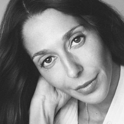 Η Chemena Kamali είναι η νέα creative director του οίκου Chloé και συνεχίζει το γυναικείο σερί του