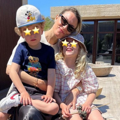 Βίκυ Καγιά: Φωτογραφίες του Ηλία Κρασσά με τα παιδιά τους