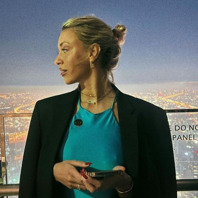 Η Γαρυφαλλιά Καληφώνη μας δείχνει τον πιο εύκολο «top knot bun» για όλες τις περιστάσεις