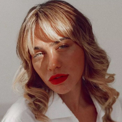 «Είσαι πανάσχημη» - Η επική απάντηση της Κόνι Μεταξά σε follower