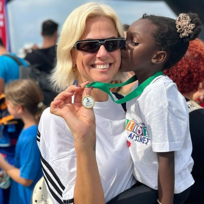 Πέντε πράγματα που μάθαμε από τη Χριστίνα Κοντοβά για την υιοθεσία