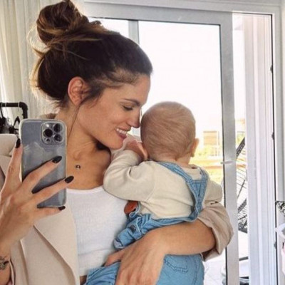 Μαίρη Συνατσάκη: Γι' αυτό το λόγο έκοψε το ρούχο της κόρης της