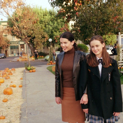 Τα καλύτερα φθινοπωρινά looks με έμπνευση από τα Gilmore Girls τη σειρά κόλλημα του TikTok