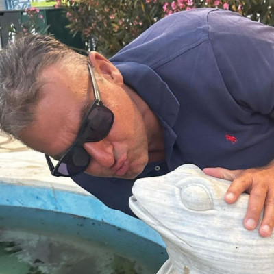 Γιώργος Λιάγκας: Φώτο από τις φθινοπωρινές βουτιές με τους γιους του