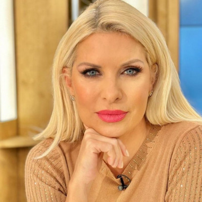 Ελένη Μενεγάκη: Γίνεται 54 χρονών και έτσι θα περάσει τα γενέθλιά της