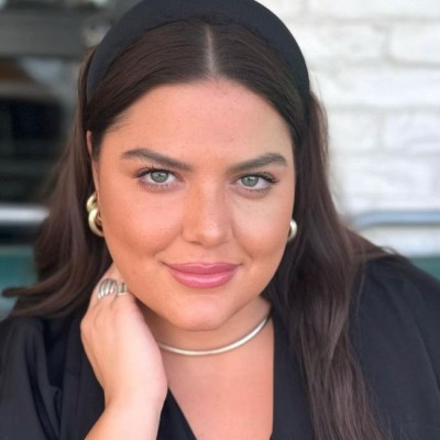 Η Δανάη Μπάρκα μάς έδειξε για άλλη μια φορά πώς πρέπει να απαντάμε στα τοξικά σχόλια