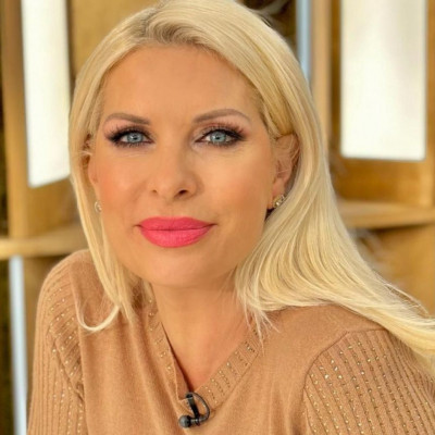 Μενεγάκη: Τα σχόλια στα προφίλ των κοριτσιών της στο instagram