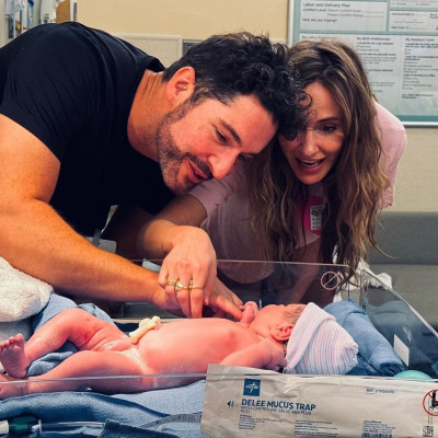 Ο Tom Ellis του «Lucifer» και η Meaghan Oppenheimer έγιναν γονείς μέσω παρένθετης μητέρας