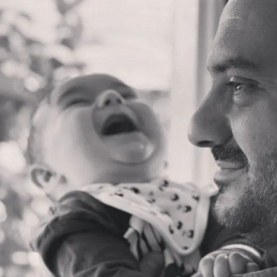 Λεωνίδας Κουτσόπουλος: H ασπρόμαυρη φώτο του γιου του στη θάλασσα