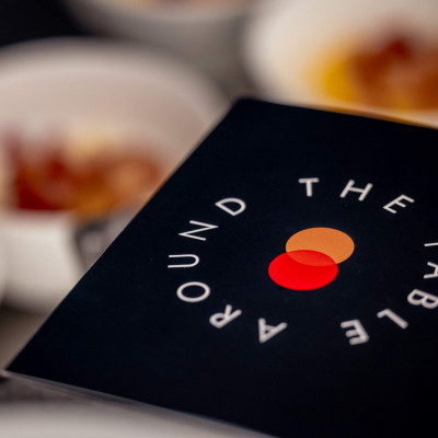 Around the table: Η απόλυτη foodie εμπειρία από τη Mastercard επιστρέφει!