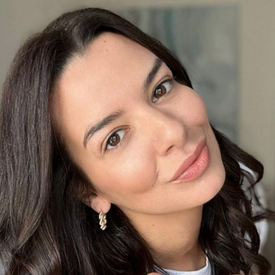 Νικολέττα Ράλλη:  Η κόρη της με μαύρο φόρεμα και κόκκινο καλσόν